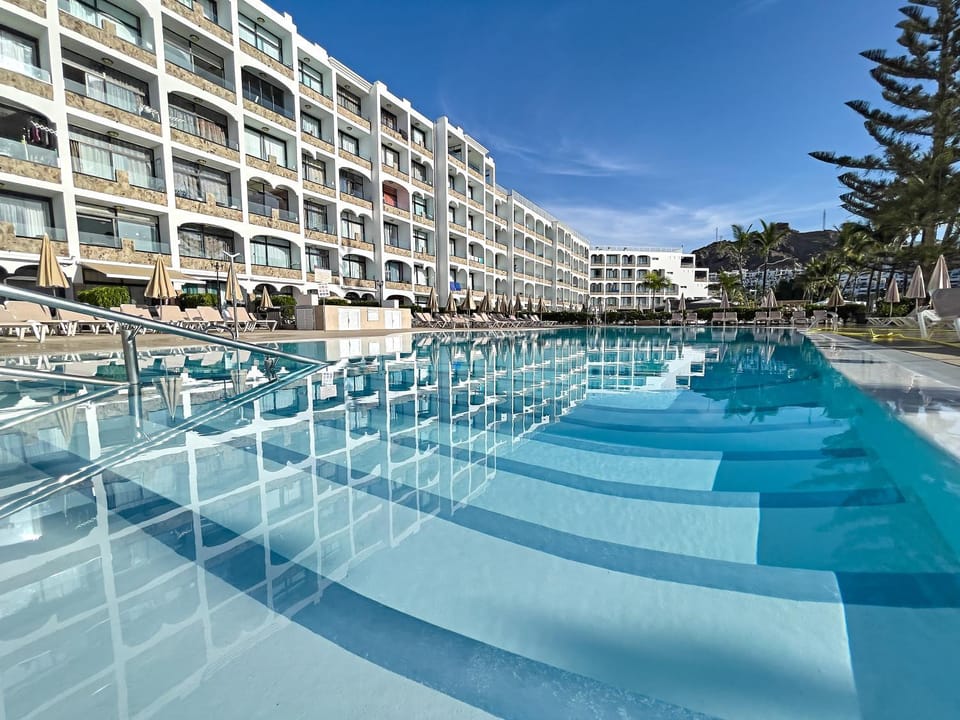 Property building, Swimming pool, Swimming pool, sunbed