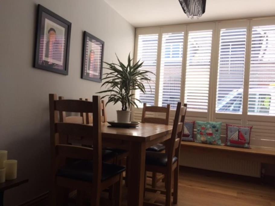Seating area, Dining area