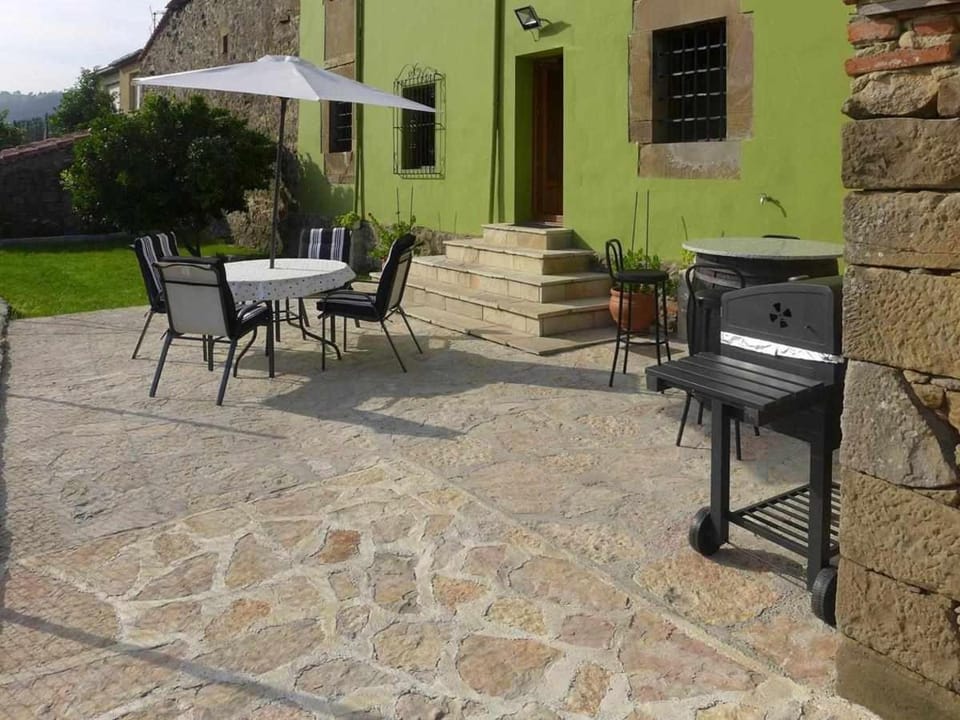 Property building, Patio, Garden, Balcony/Terrace, Dining area, Garden view