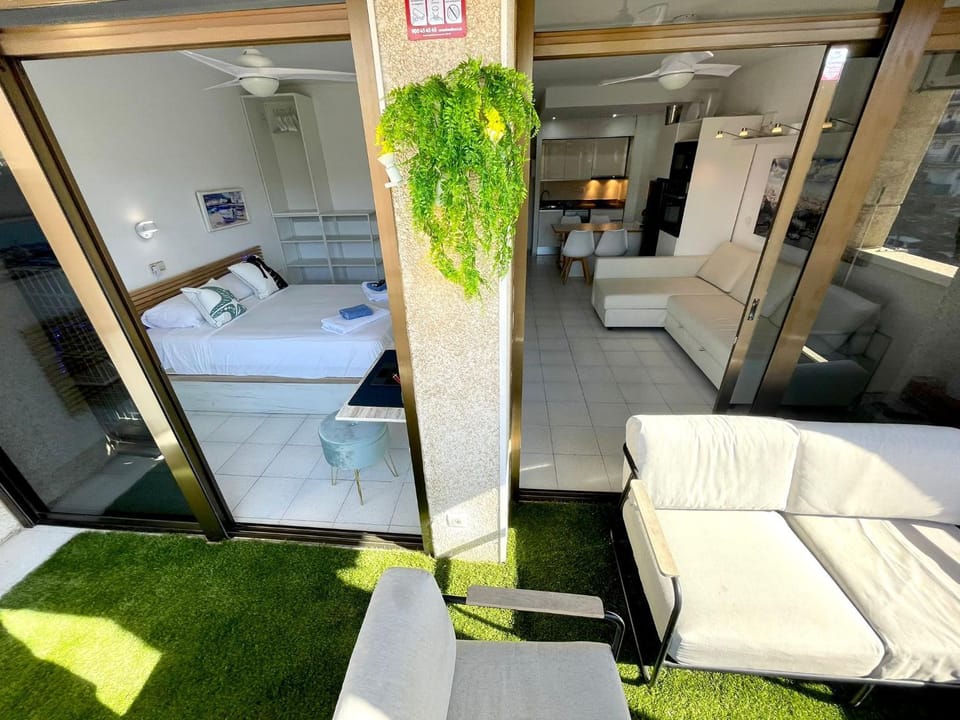 Bed, Kitchen or kitchenette, Living room, Dining area, Bedroom