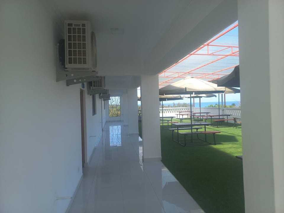 Maranda Deluxe Double Seaview room - B&B with pool. Bed and Breakfast in Diani Beach