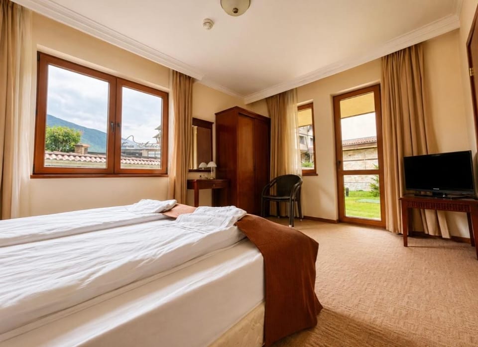 Bed, Bedroom, Mountain view