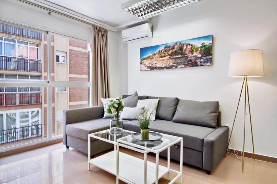AMPLIO PISO CON TERRAZA Apartment in Malaga