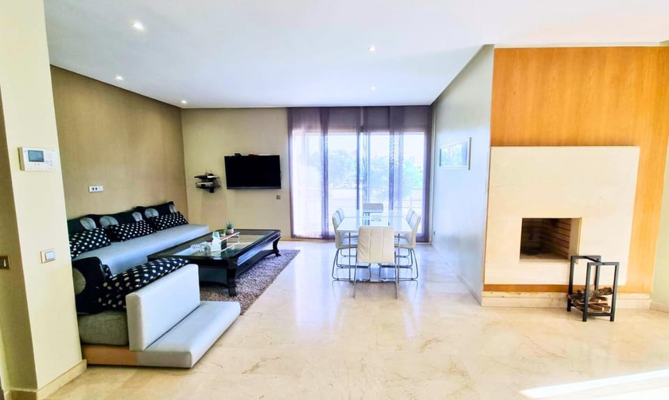 Communal lounge/ TV room, TV and multimedia, Balcony/Terrace, Living room, Seating area, Evening entertainment