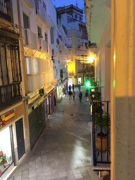 MÁXIMO LUJO EN CALLE FRANCOS. NO TE ARREPENTIRÁS. Apartment in Seville