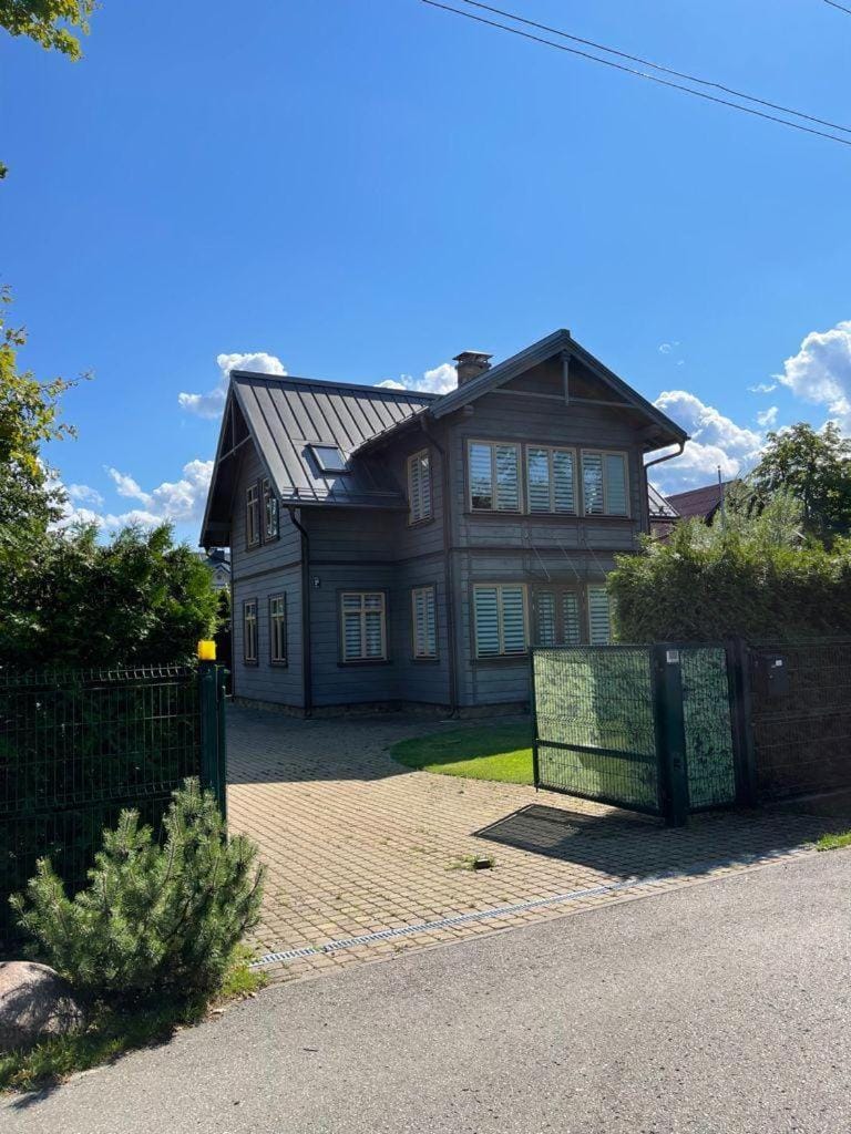 Property building, Day