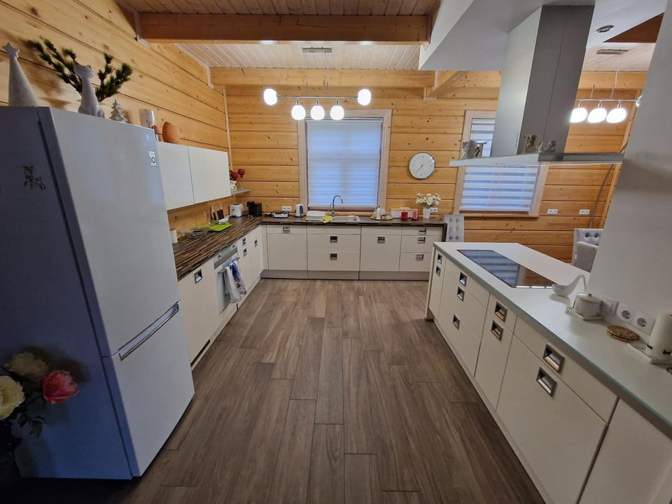 Coffee/tea facilities, Kitchen or kitchenette, dishwasher