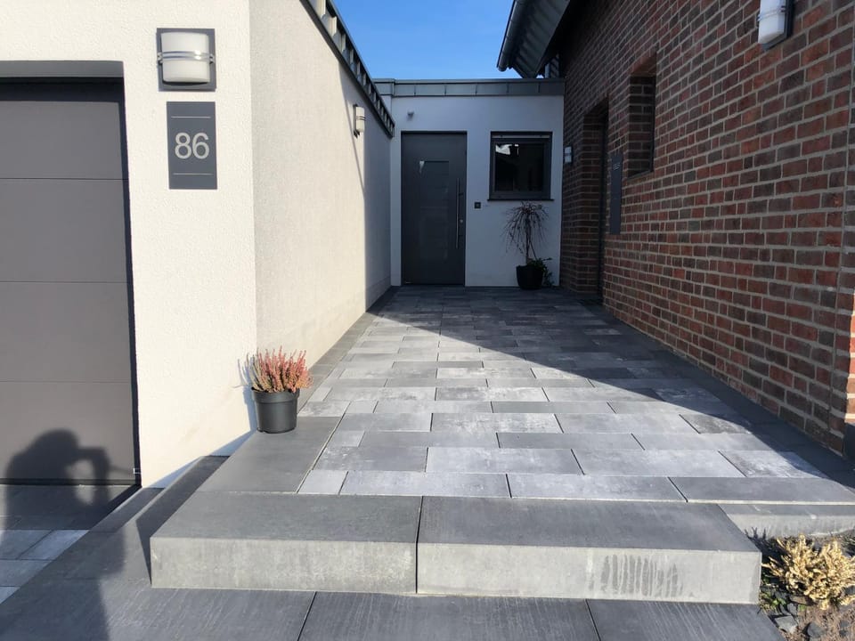 Property building, Facade/entrance