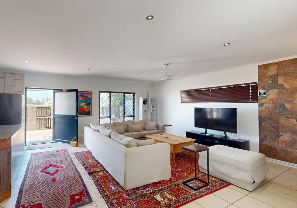 Communal lounge/ TV room, TV and multimedia, Living room, Lounge or bar