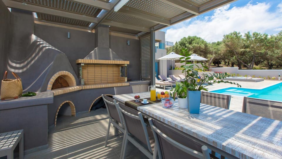 Patio, BBQ facilities, Dining area, Swimming pool