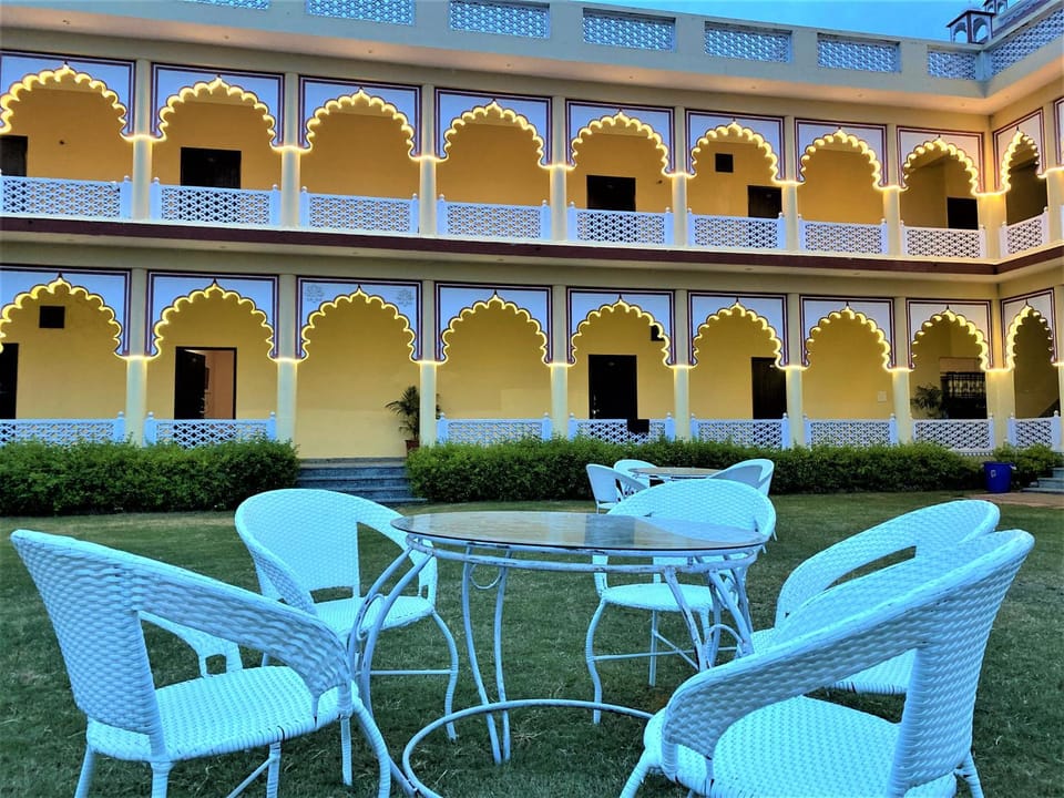Property building, Restaurant/places to eat, Garden view, Swimming pool, Breakfast