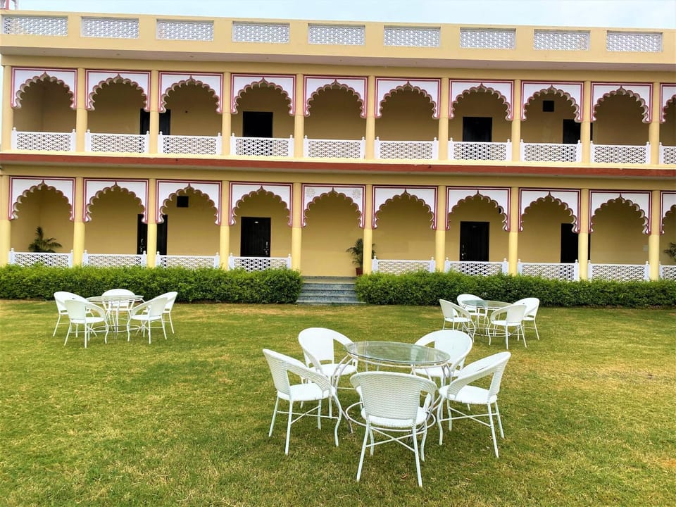 Property building, Restaurant/places to eat, Swimming pool, Breakfast