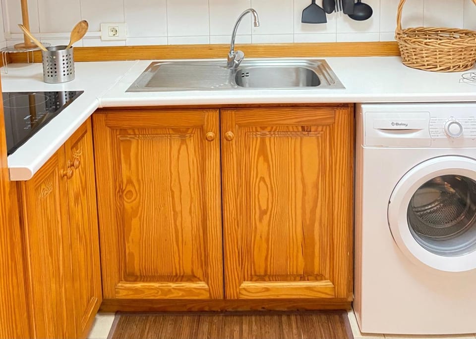 Kitchen or kitchenette, stove, washing machine