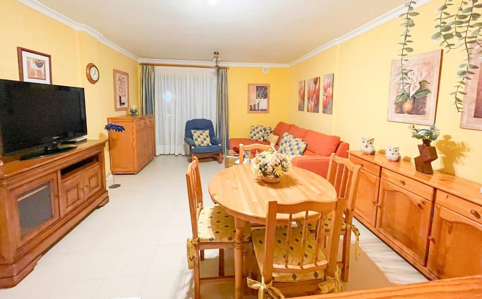 Communal lounge/ TV room, Living room, Seating area, Dining area