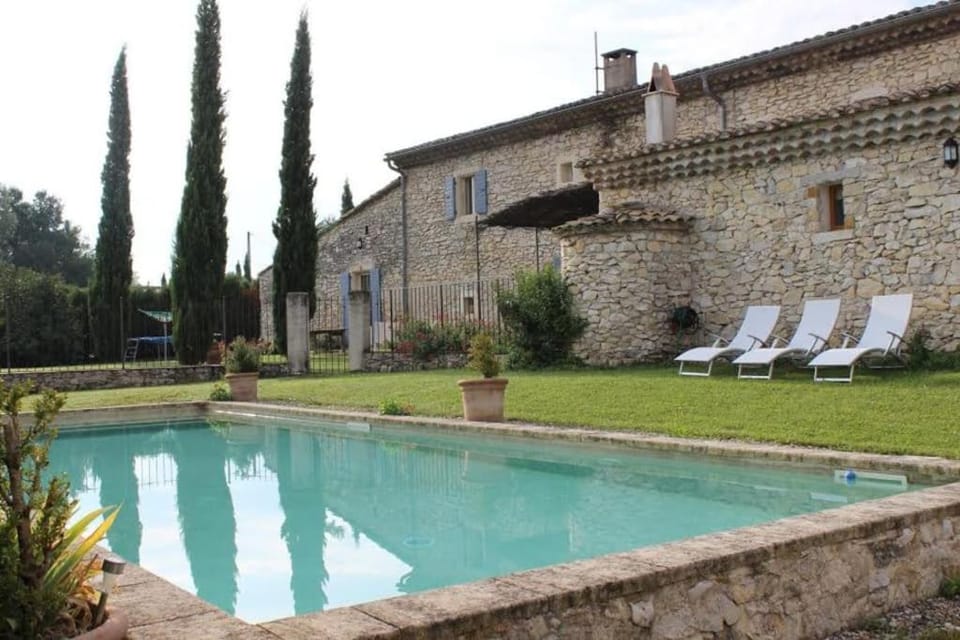 Swimming pool, sunbed