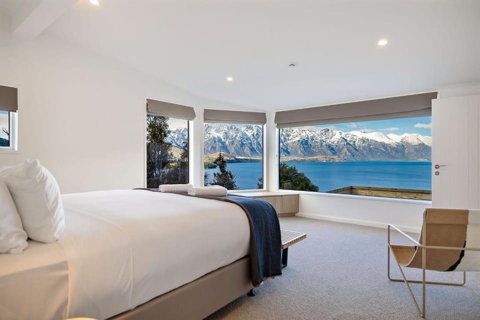 Bed, Bedroom, Lake view, Mountain view