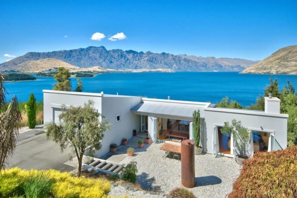 Property building, Patio, Day, Lake view, Mountain view, Parking