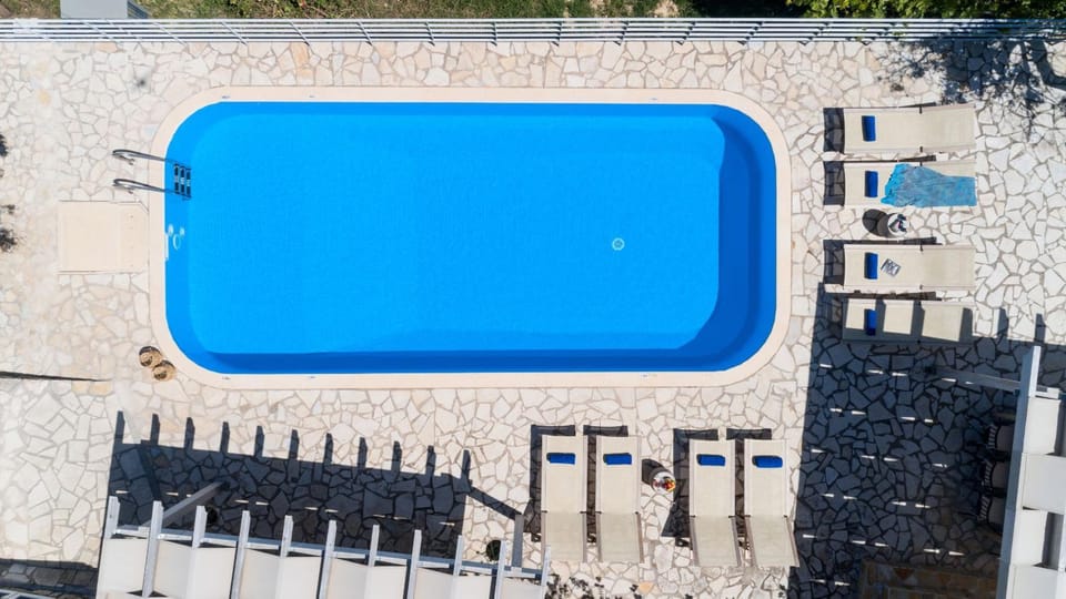 Bird's eye view, Swimming pool