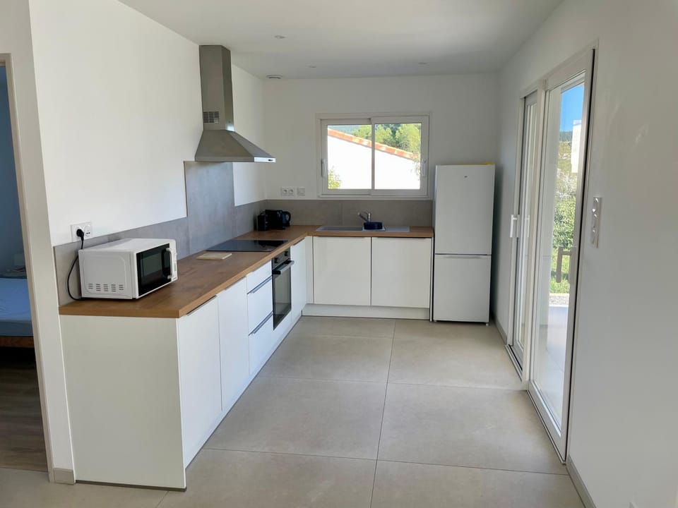 Maison neuve tout confort avec jardin et climatisation Villa in Provence-Alpes-Côte d'Azur