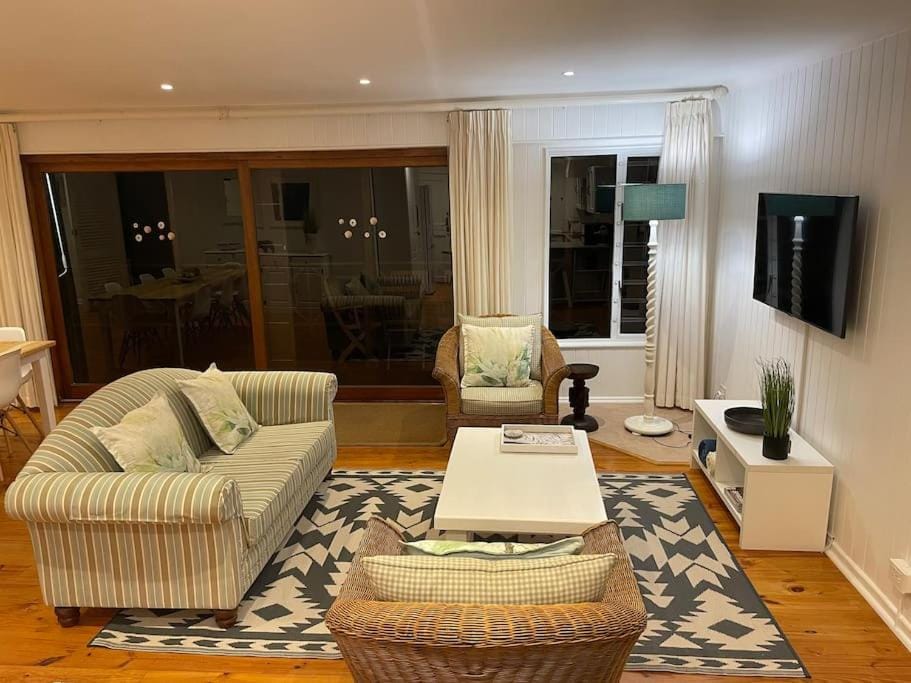 TV and multimedia, Seating area