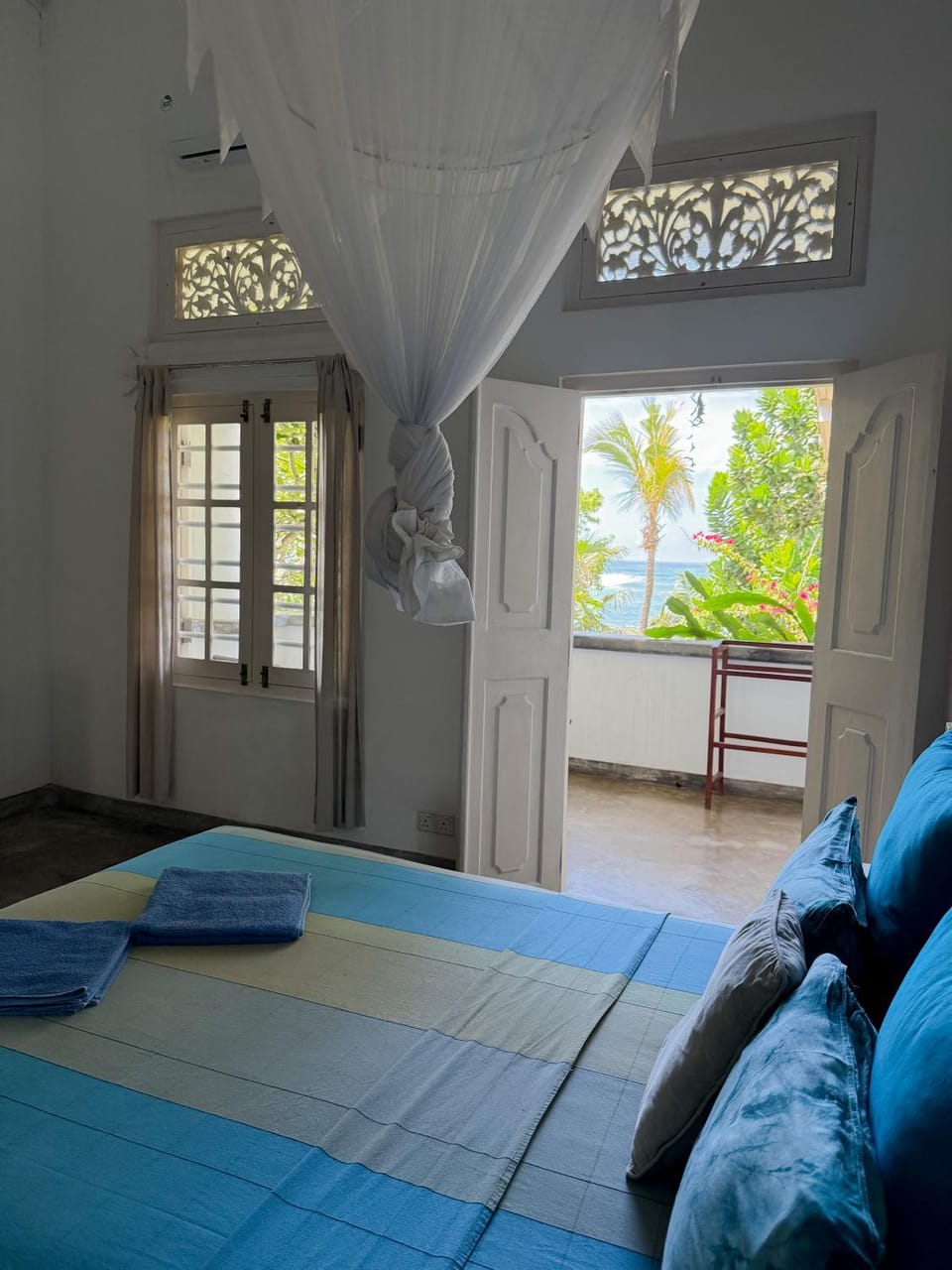 Bed, Photo of the whole room, Bedroom, air conditioner