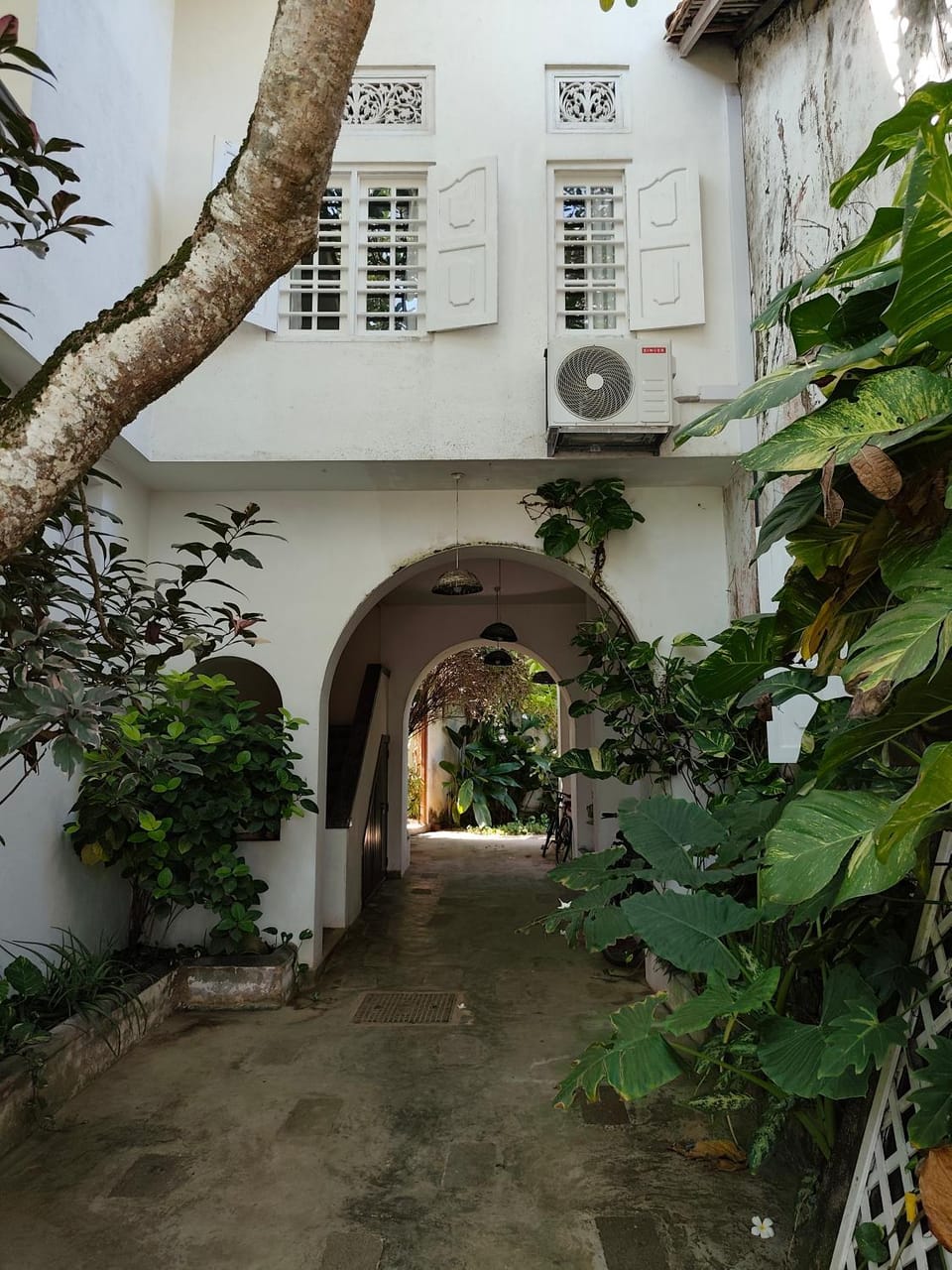 Property building, Facade/entrance, Garden, Garden view