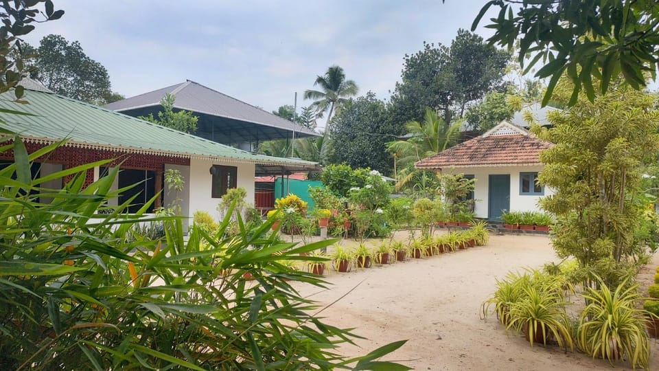 Property building, Day, Natural landscape, Garden, Garden view