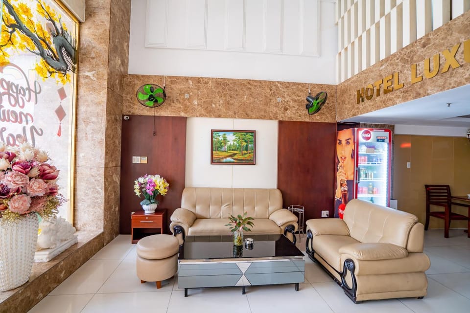 Property building, Communal lounge/ TV room, Lobby or reception