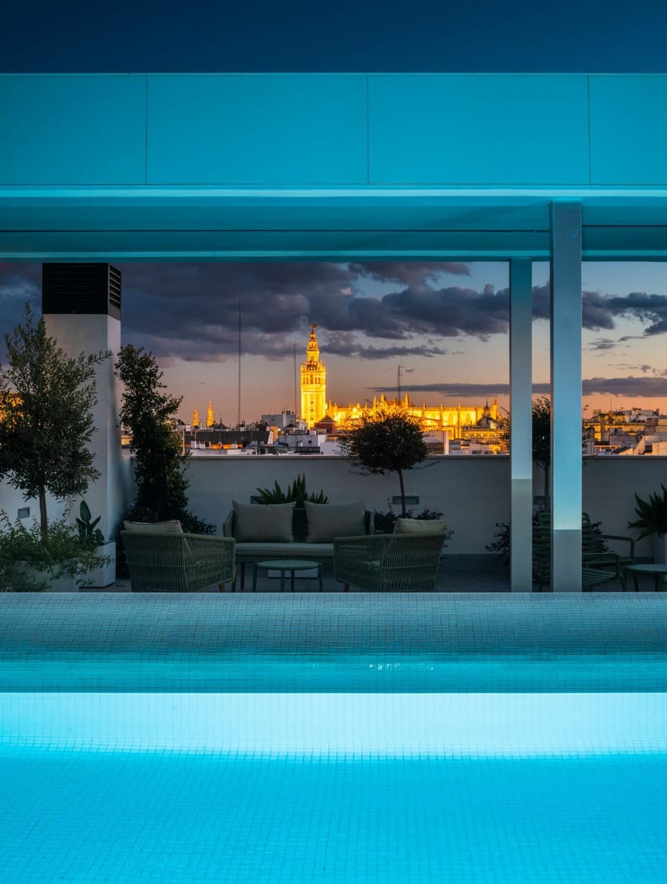 Night, View (from property/room), Balcony/Terrace, City view, Pool view, Swimming pool