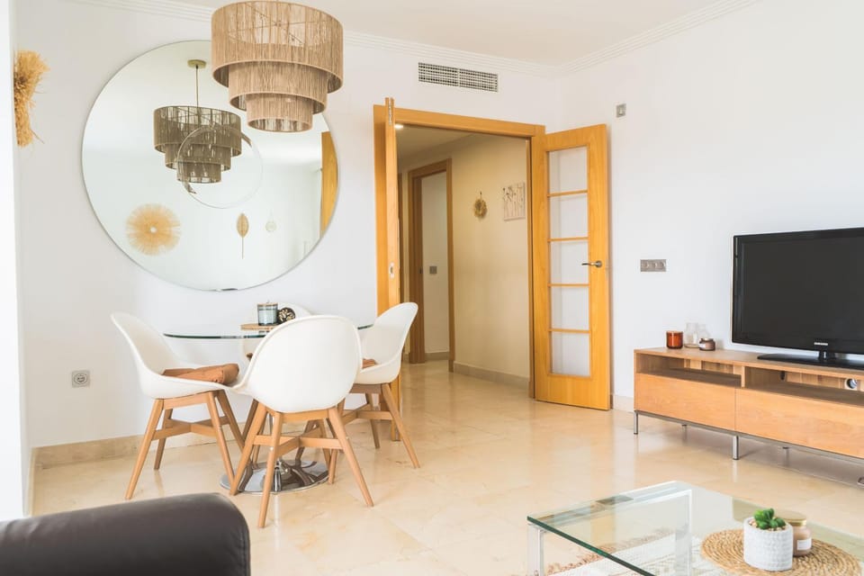 TV and multimedia, Living room, Dining area, air conditioner
