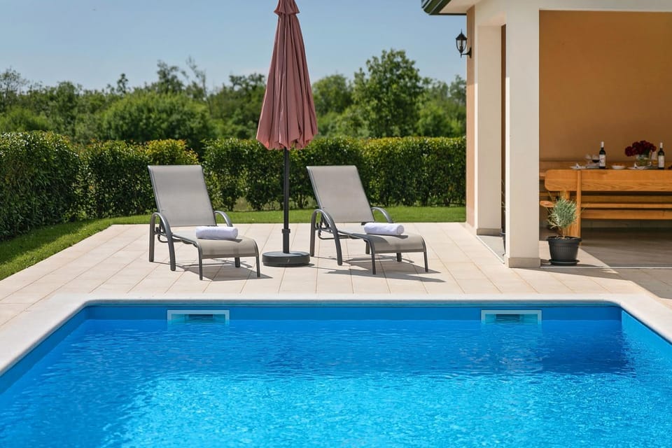 Pool view, Swimming pool, sunbed