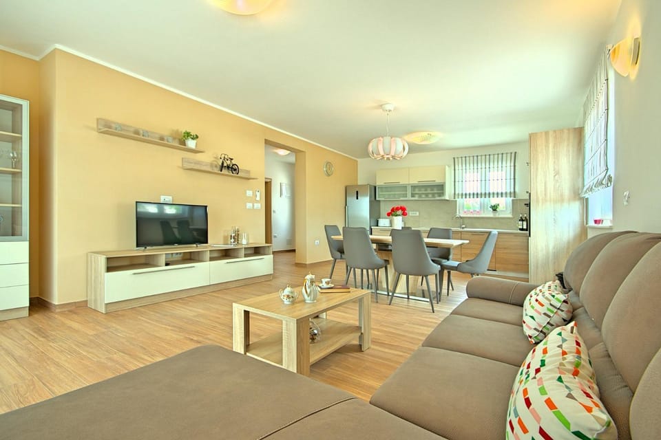 TV and multimedia, Living room, Dining area