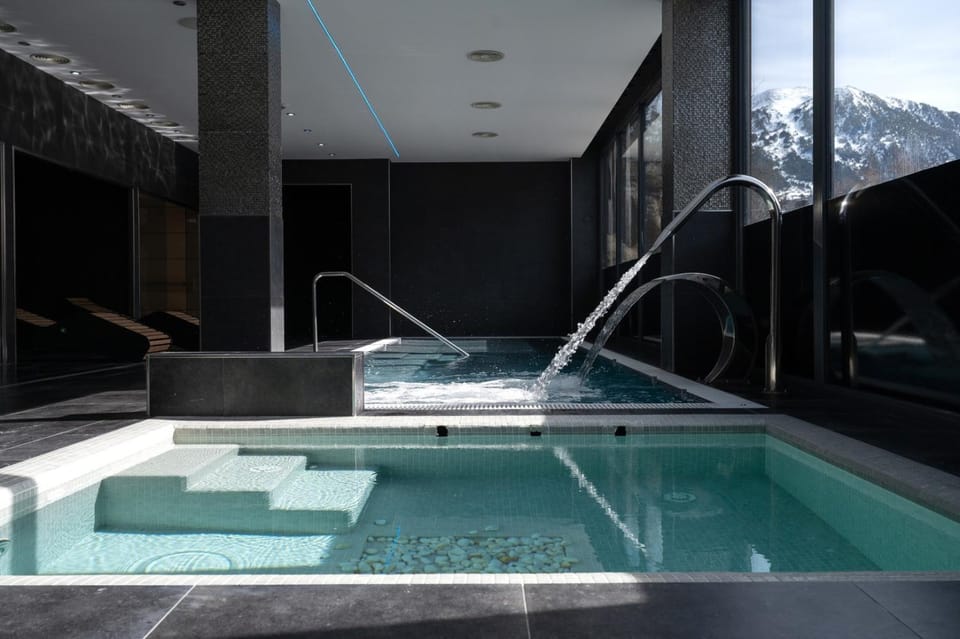 Natural landscape, Spa and wellness centre/facilities, Pool view, Swimming pool