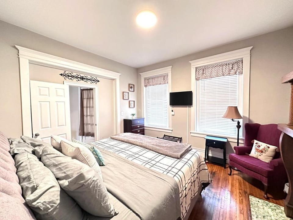 Carytown nest King Bed fully fenced Apartment in Richmond