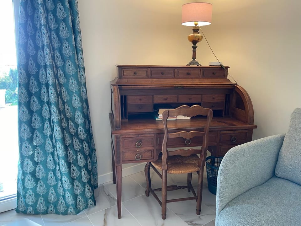 Rez-de-chaussée dans grand jardin provençal, villa Tatiana Apartment in Antibes