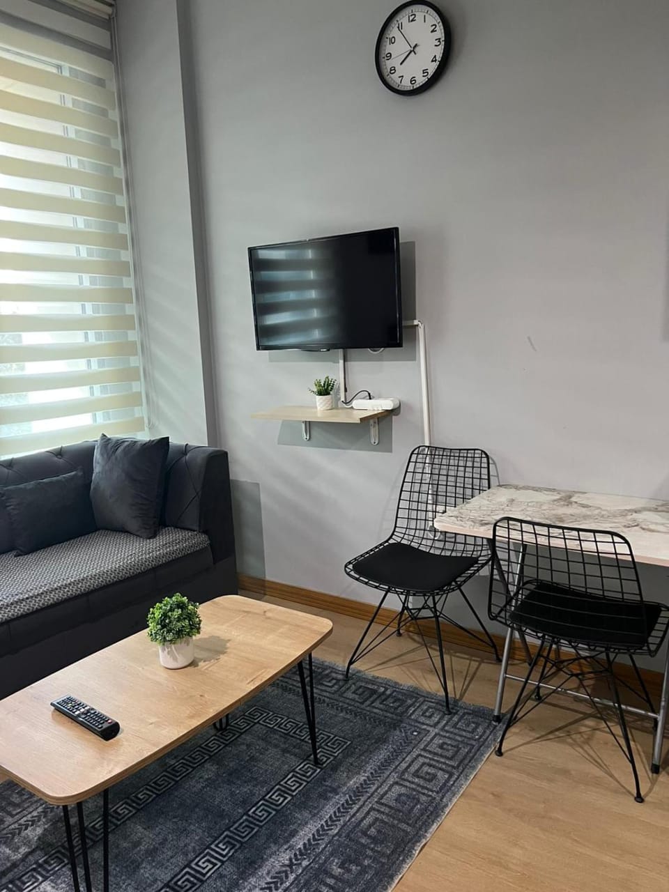 TV and multimedia, Kitchen or kitchenette, Living room, Seating area, Dining area