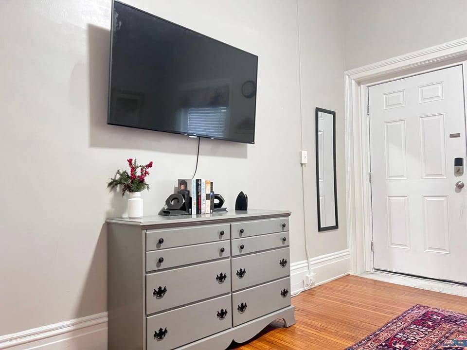 Nest & Rest Free Parking Museum City Access Apartment in Richmond