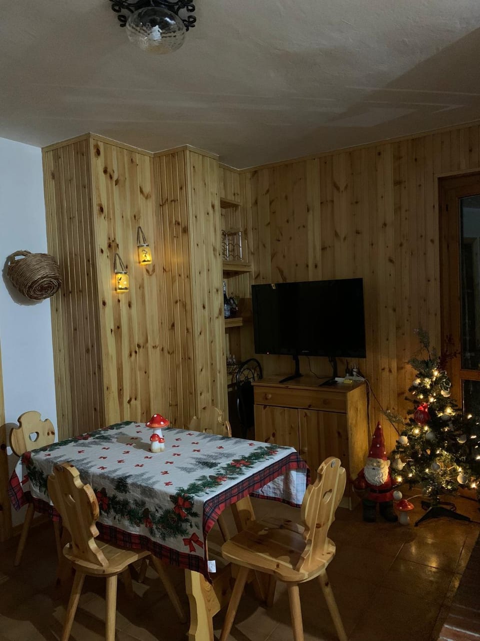 TV and multimedia, Dining area