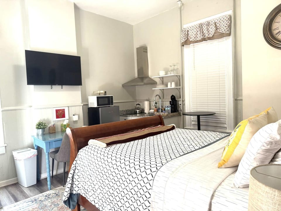 Cozy nest private porch museums free parking Apartment in Richmond