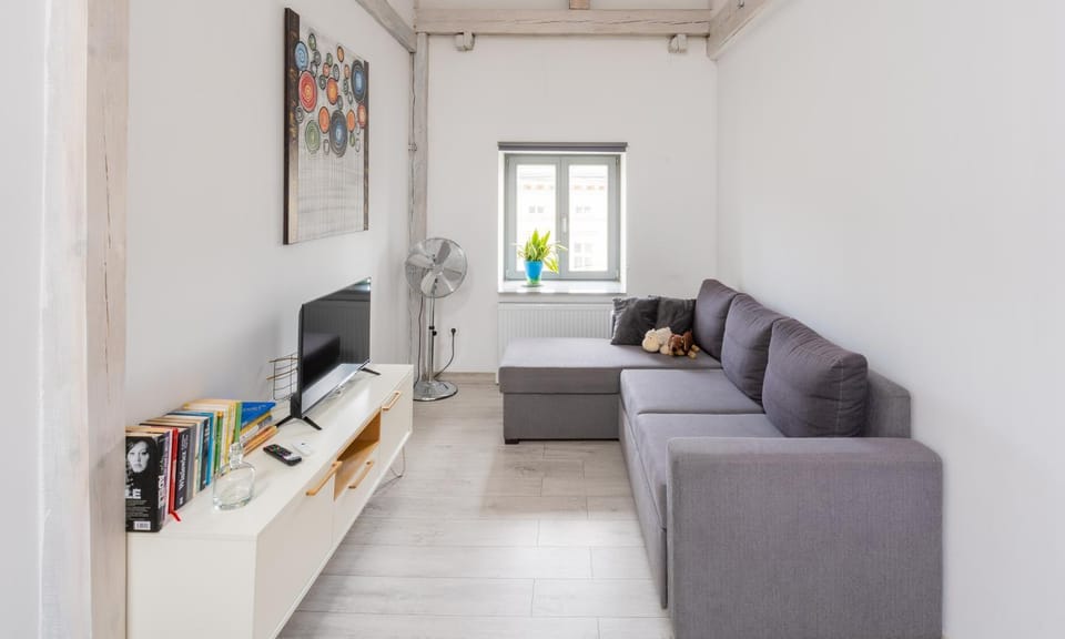 Communal lounge/ TV room, TV and multimedia, Living room, Seating area, Evening entertainment