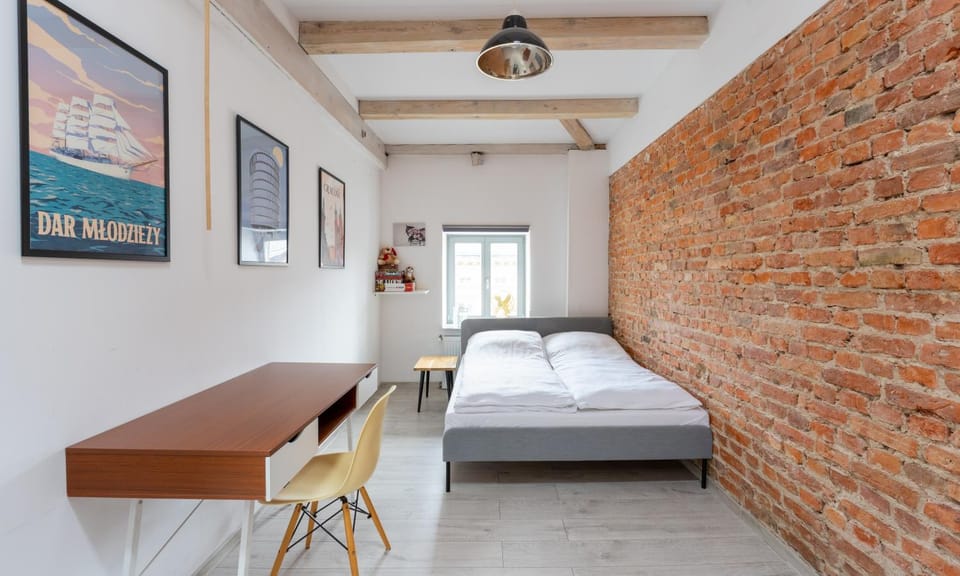 Bed, Photo of the whole room, Seating area, Bedroom, hair dresser