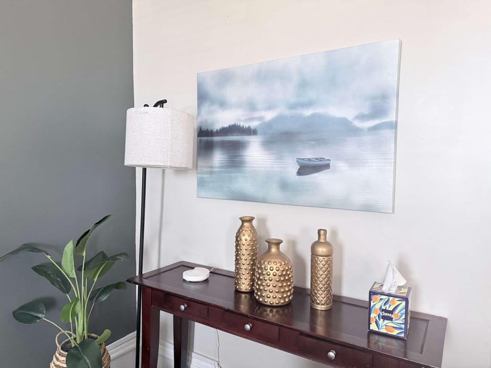 Suite One King Bed 2TVs Free Parking & museums Apartment in Richmond