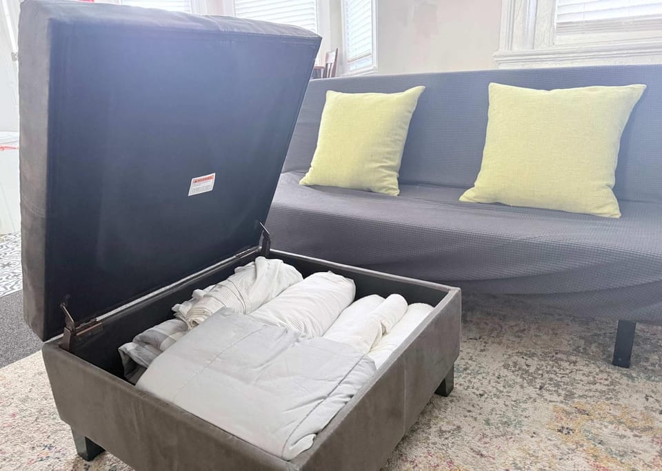 Suite One King Bed 2TVs Free Parking & museums Apartment in Richmond