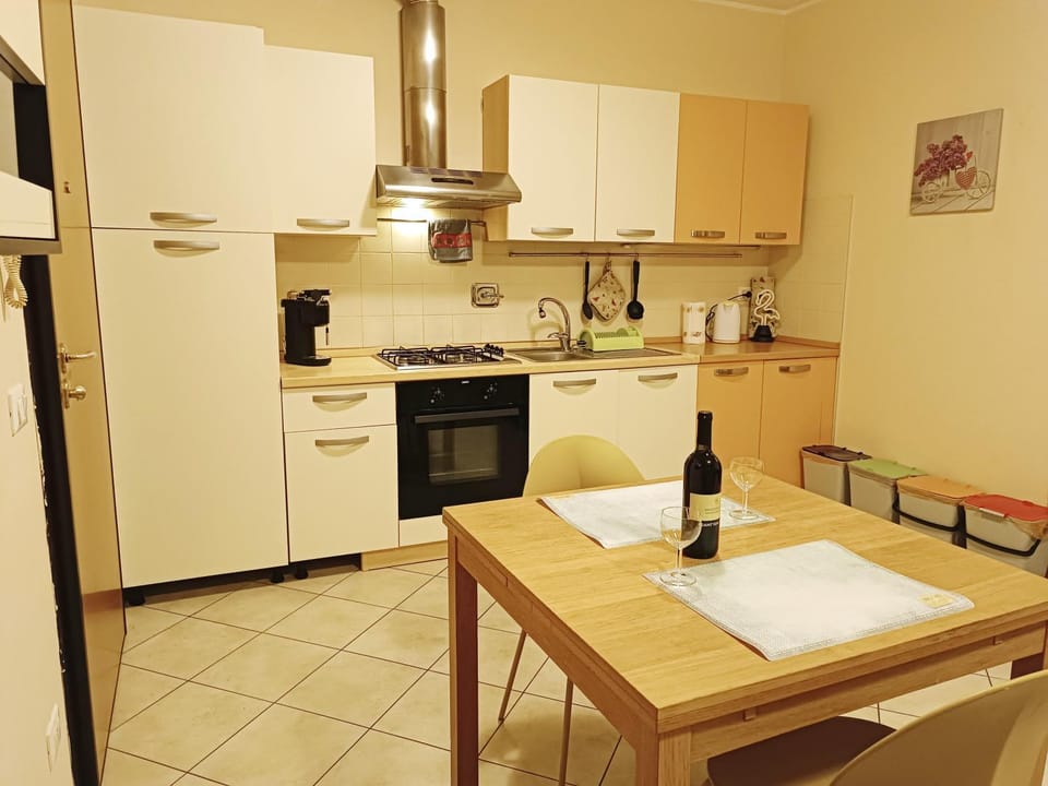 Kitchen or kitchenette, Dining area, pet friendly, stove