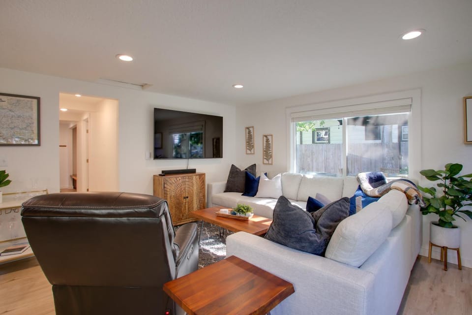 Cozy Coeur d'Alene Getaway w/ Fire Pit, Near Dtwn House in Coeur dAlene