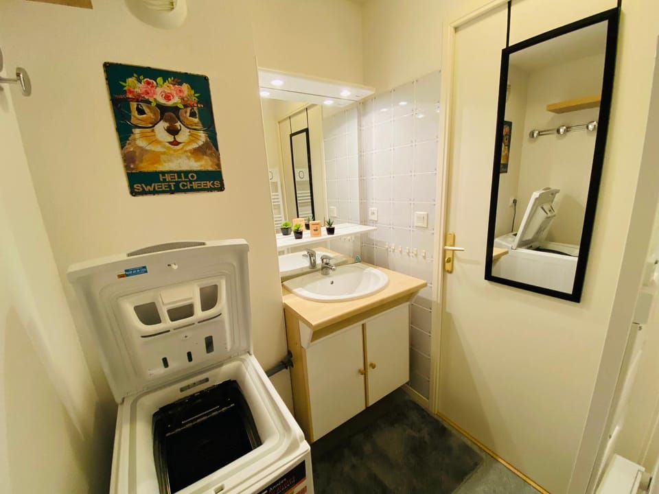Bathroom, washing machine