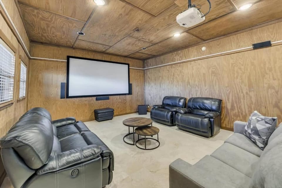Spacious Ranch Style Home w Cinema Room House in Texas