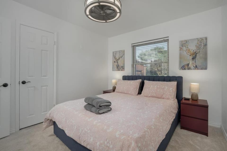 5BD-3BA in the Heart of Dallas wit Pool & Hot Tub House in Dallas