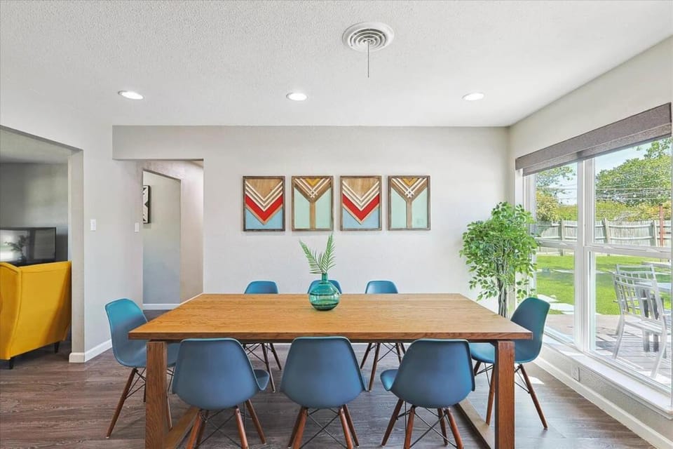 Peaceful and Relaxing Getaway w Beautiful Pool House in Richardson