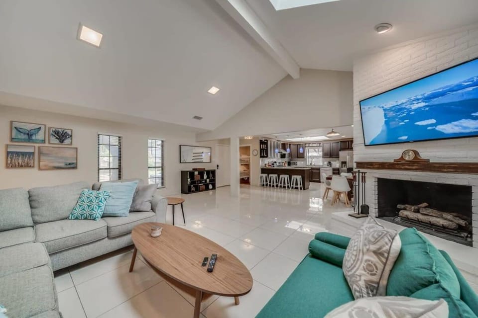 Central Plano 4-BD 2-BA Pool Retreat, Sleeps 10 House in Plano